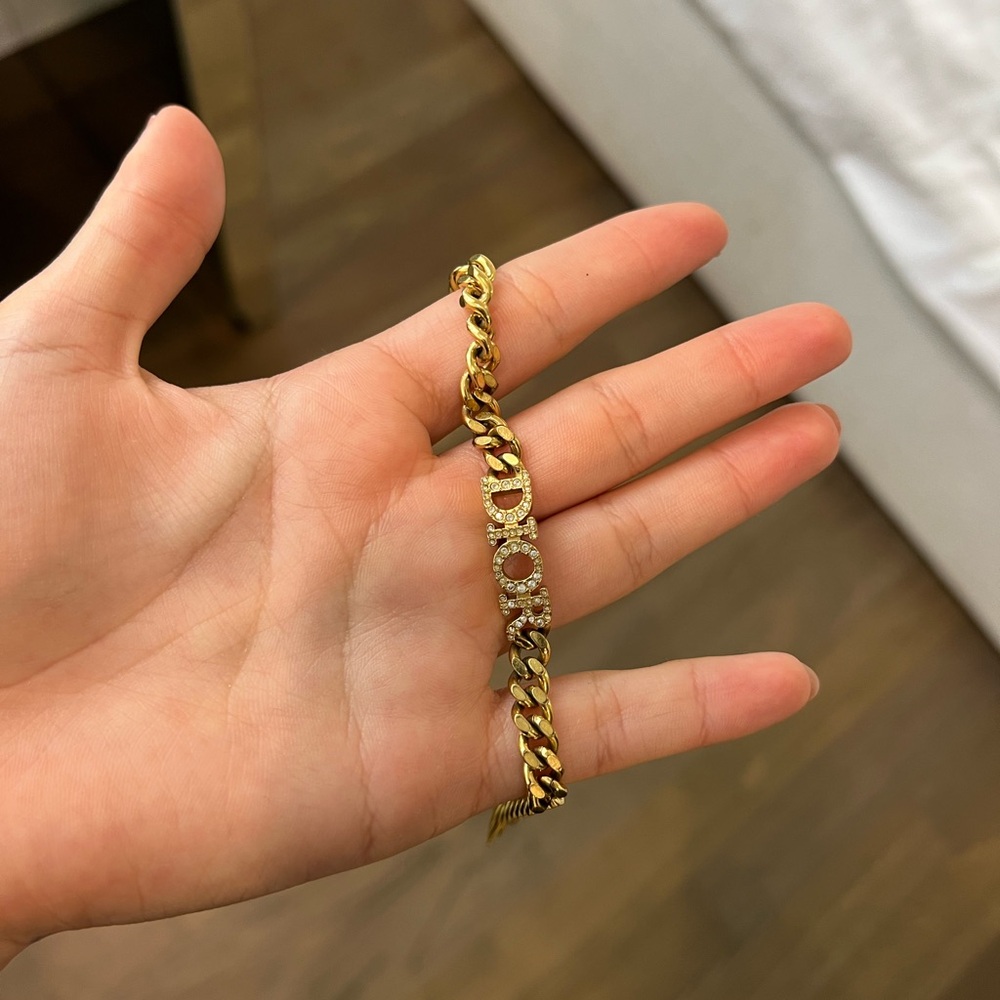 Dio(r)evolution Bracelet

Gold-Finish Metal and White Crystals